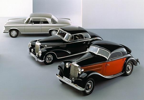 Drei Granden der Geschichte (von vorn nach hinten): Die Mercedes-Benz Typen 320n Kombinations-Coupé (Baureihe 142, 1937 bis 1942), 300 Sc Coupé (Baureihe 188, 1955 bis 1958) und 280 SE 3,5 Coupé (Baureihe 108, 1971 bis 1972).